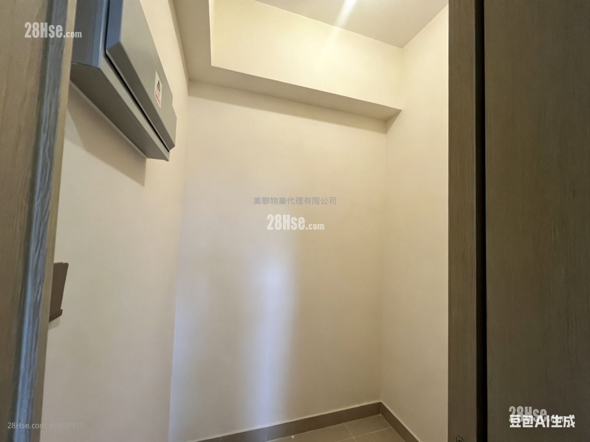 master room: The Arles Rental 2 Bedrooms , 1 Bathroom 552 ft²