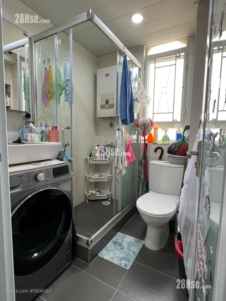 Kam Ying Court Sell 2 Bedrooms , 1 Bathroom 401 ft²