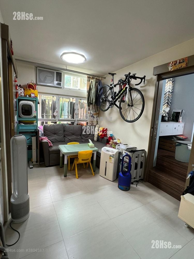 Kam Ying Court Sell 2 Bedrooms , 1 Bathroom 401 ft²