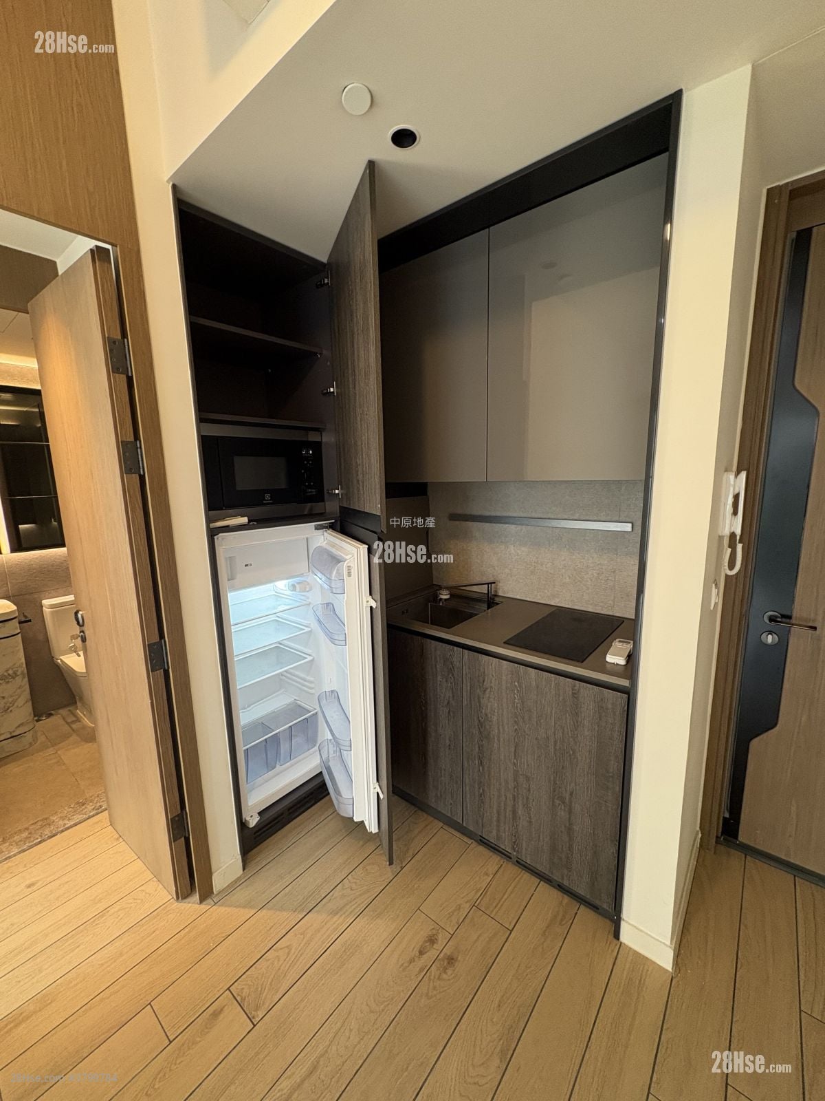 城点 售盘 1 房 , 1 浴室 320 平方尺