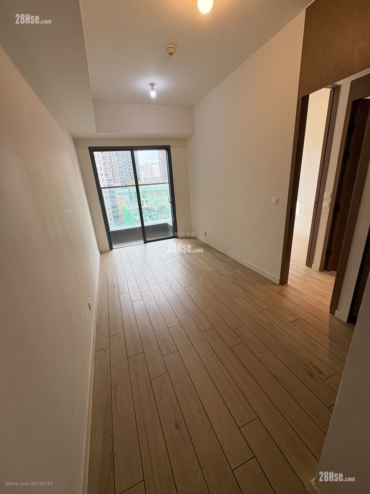 城点 售盘 1 房 , 1 浴室 320 平方尺