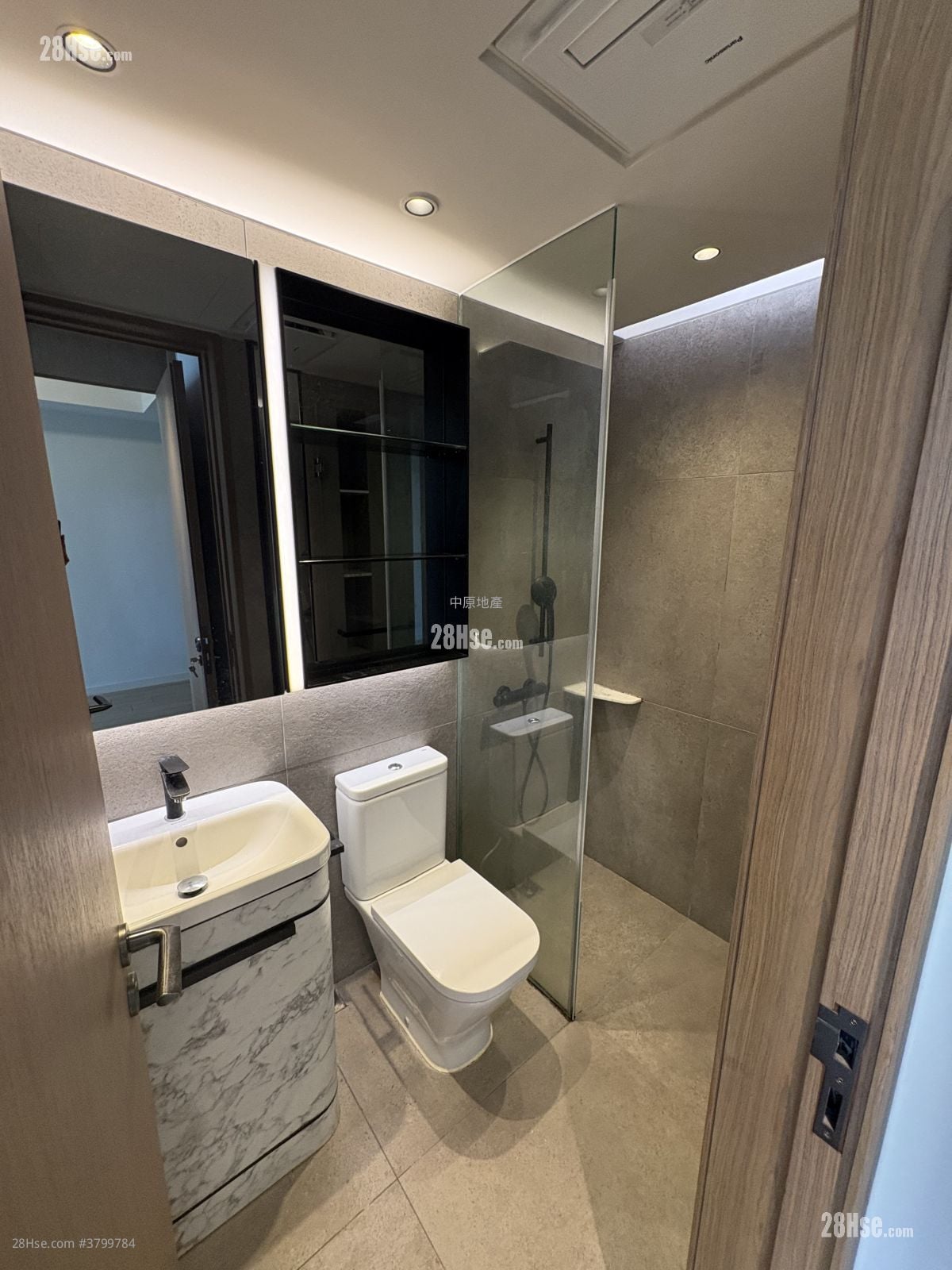 城点 售盘 1 房 , 1 浴室 320 平方尺