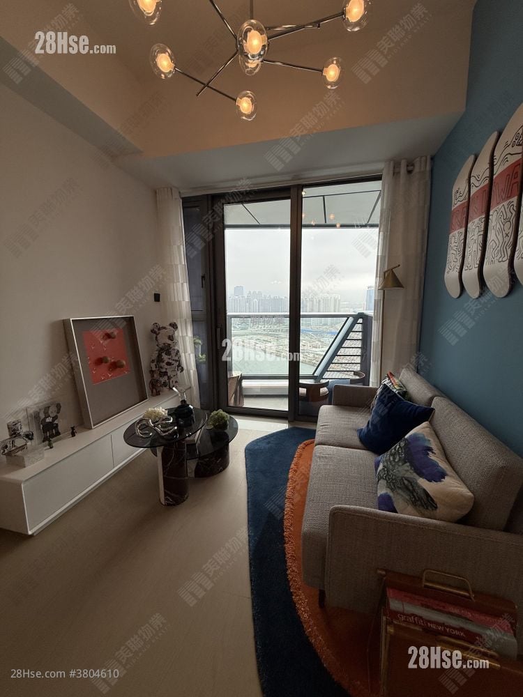 One Victoria Sell 1 Bedroom 338 ft²