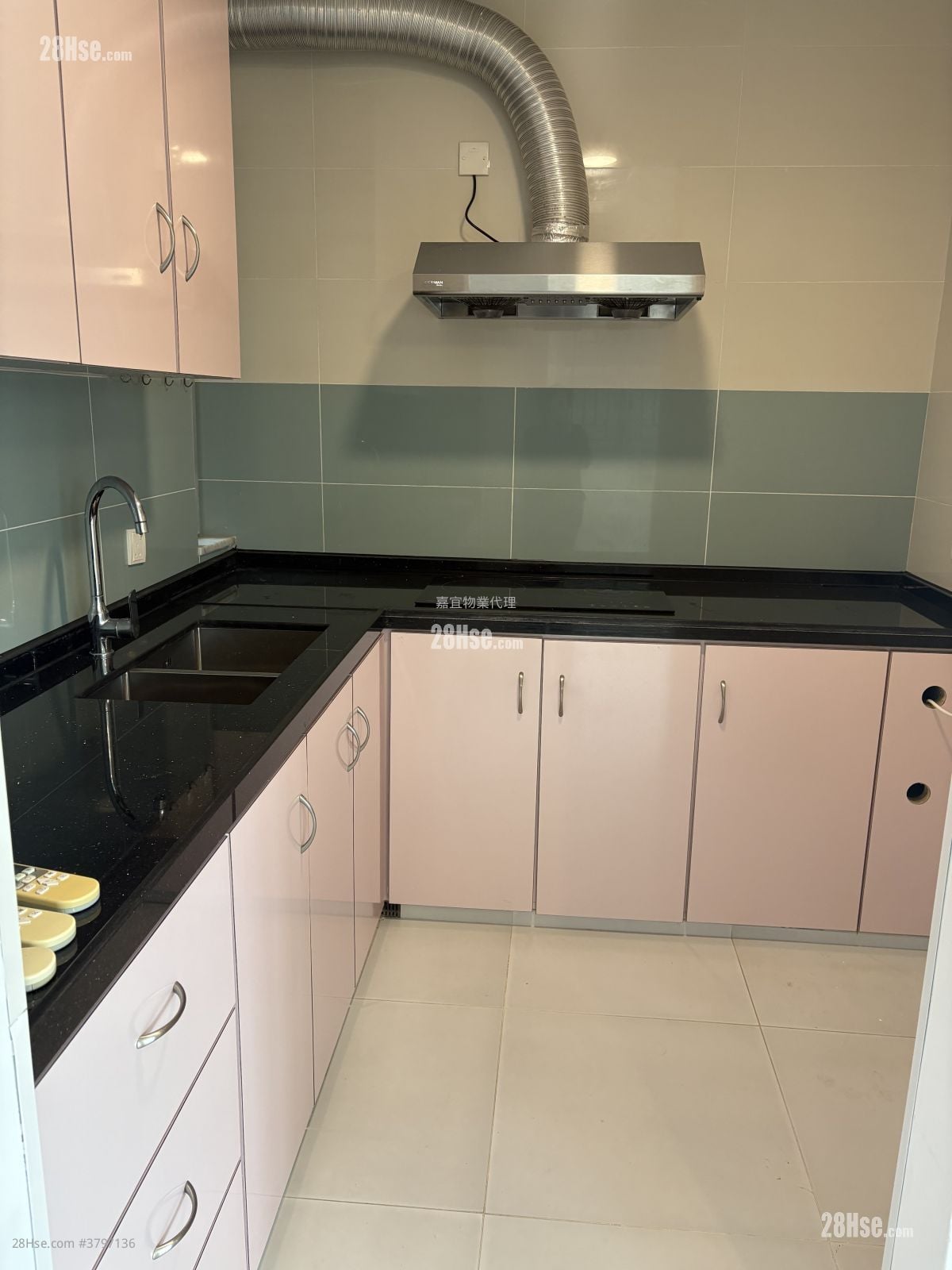 Village Rental 3 Bedrooms , 1 Bathroom 700 ft²