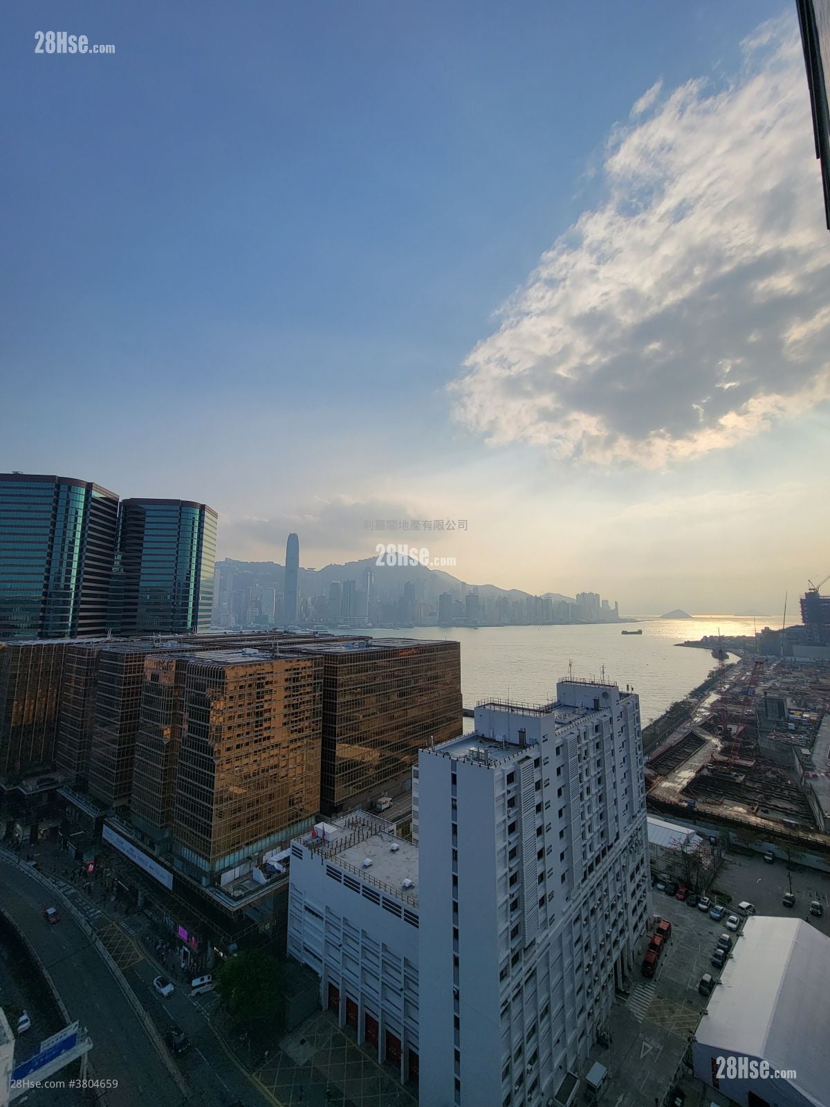 The Victoria Towers Sell 3 Bedrooms , 2 Bathrooms 817 ft²