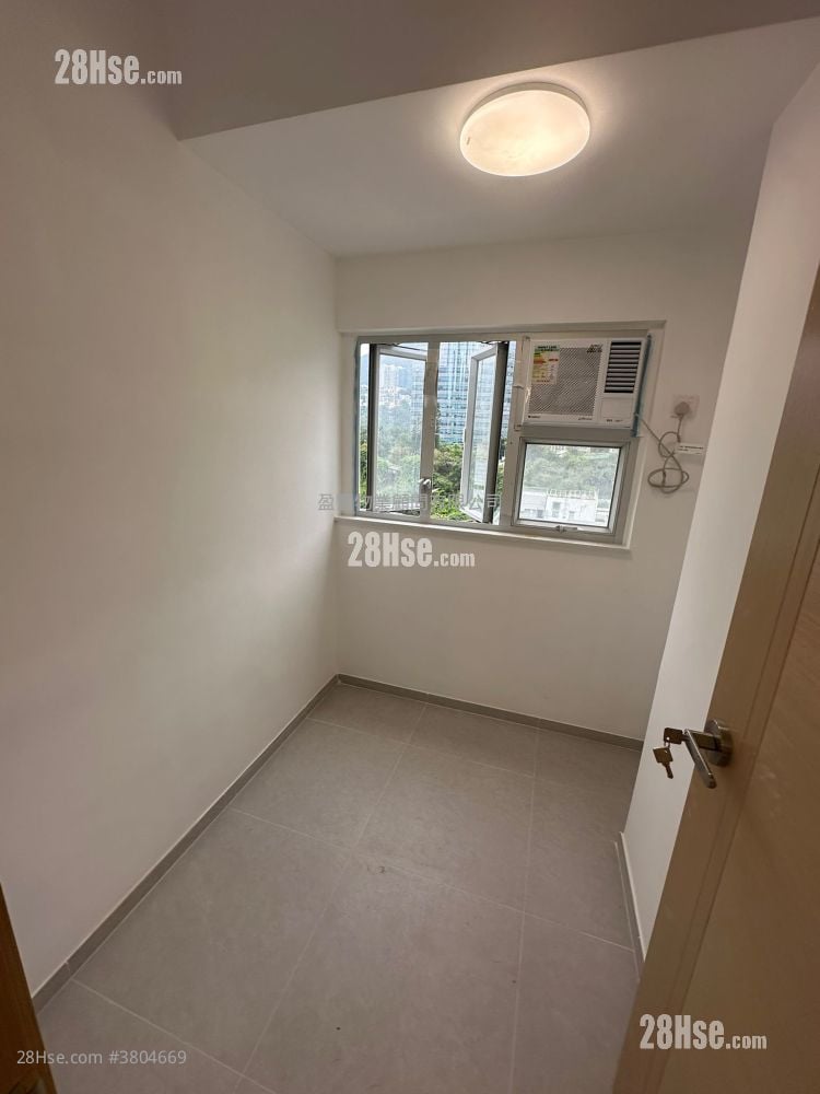 Wah To Building Sell 3 Bedrooms , 1 Bathroom 492 ft²