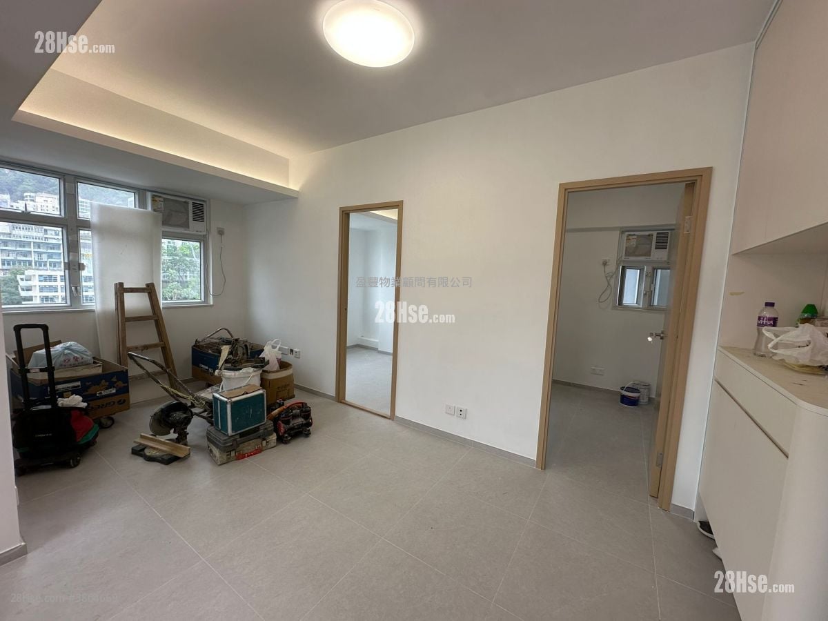 Wah To Building Sell 3 Bedrooms , 1 Bathroom 492 ft²