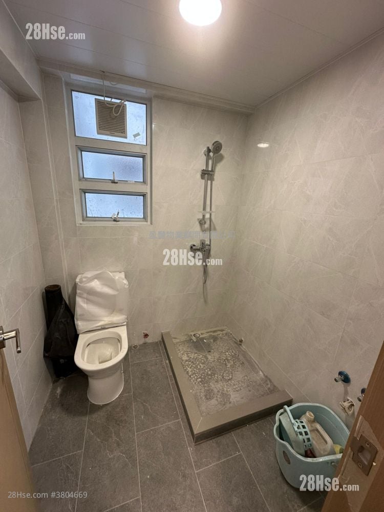 Wah To Building Sell 3 Bedrooms , 1 Bathroom 492 ft²