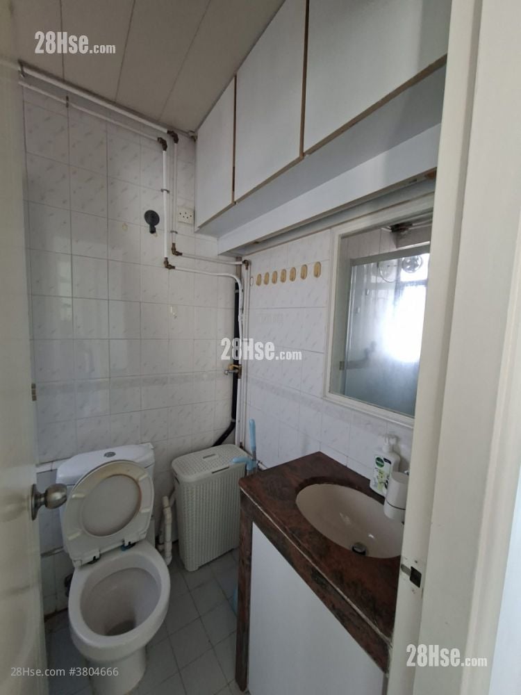 Lung Cheung Garden Rental 3 Bedrooms , 1 Bathroom 425 ft²