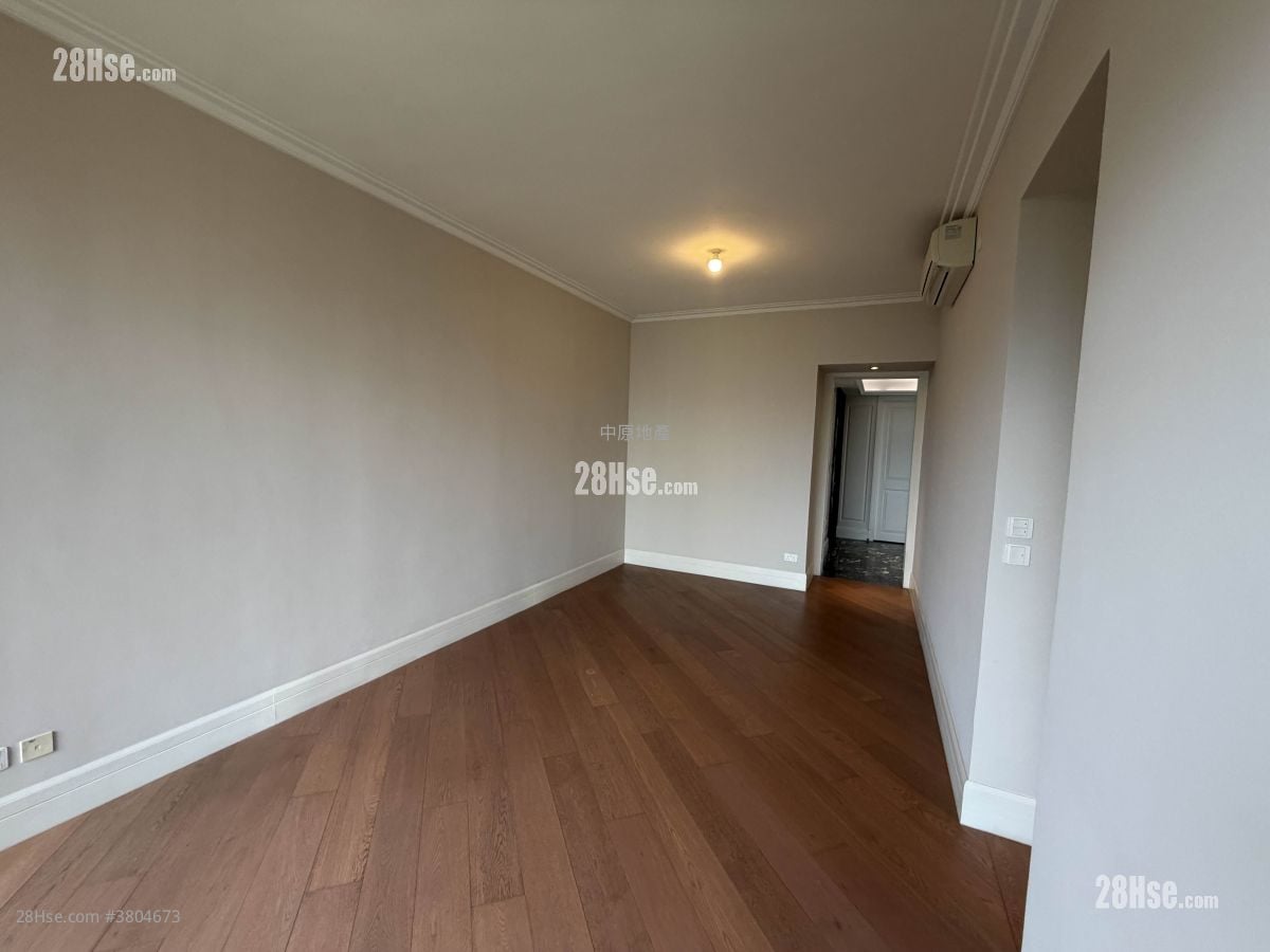 Eden Manor Rental 1,046 ft²