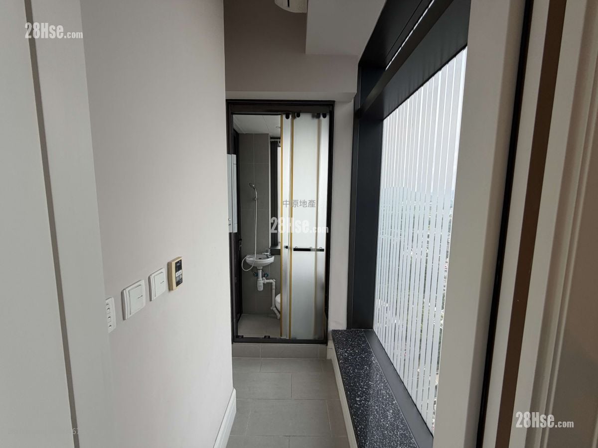 Eden Manor Rental 1,046 ft²