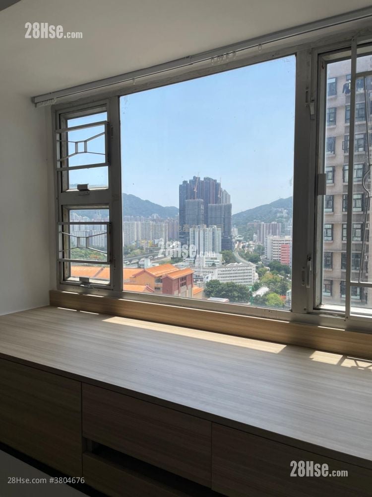 Hilton Plaza Rental 283 ft²