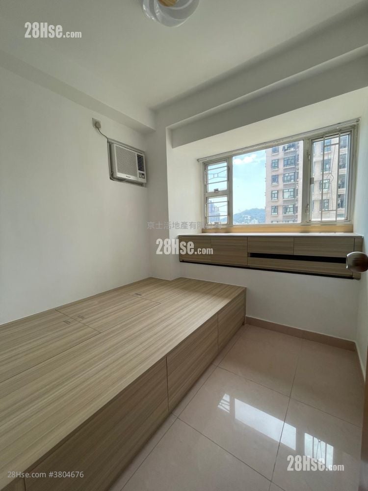 Hilton Plaza Rental 283 ft²