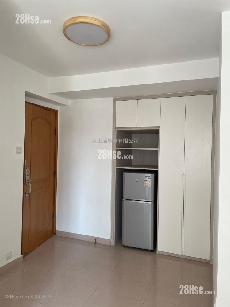 Hilton Plaza Rental 283 ft²