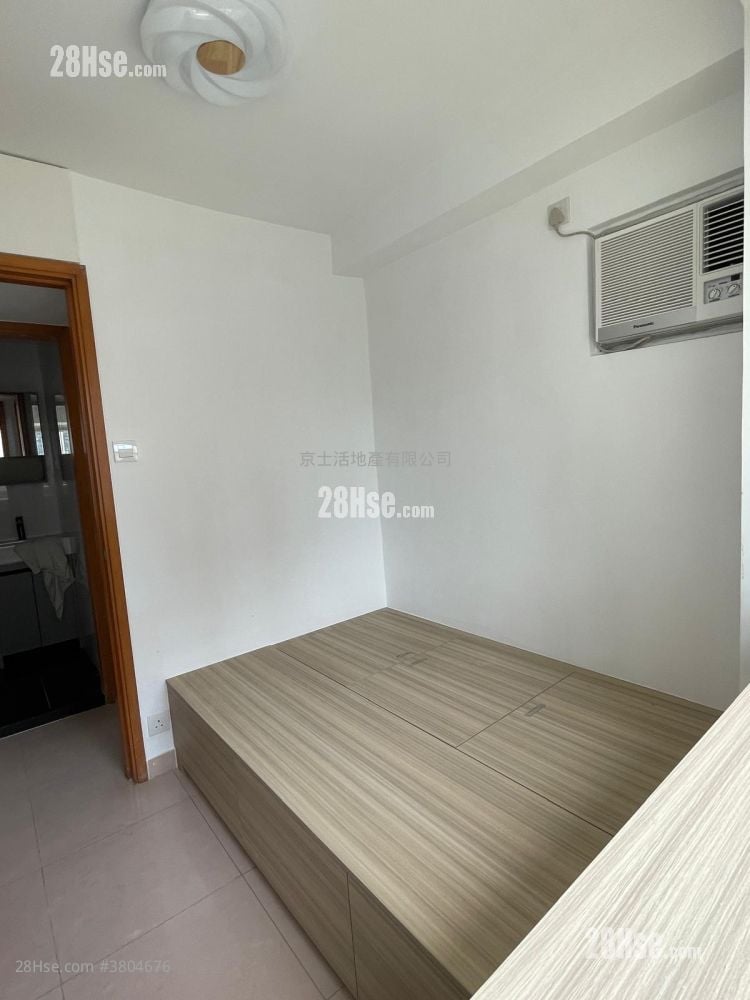 Hilton Plaza Rental 283 ft²