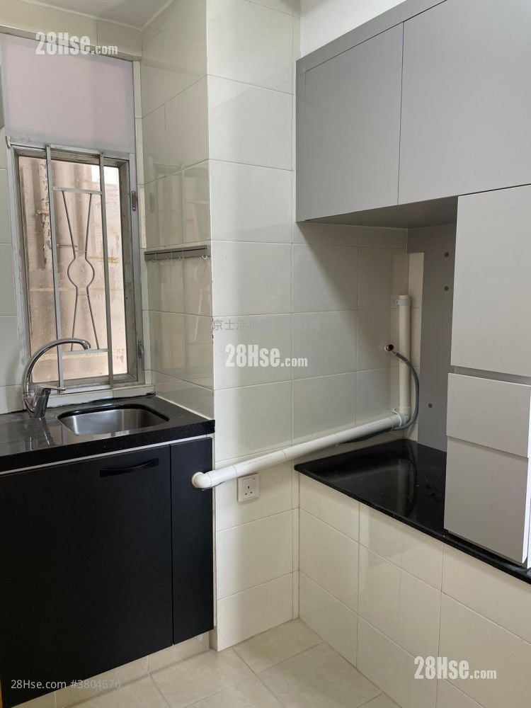 Hilton Plaza Rental 283 ft²