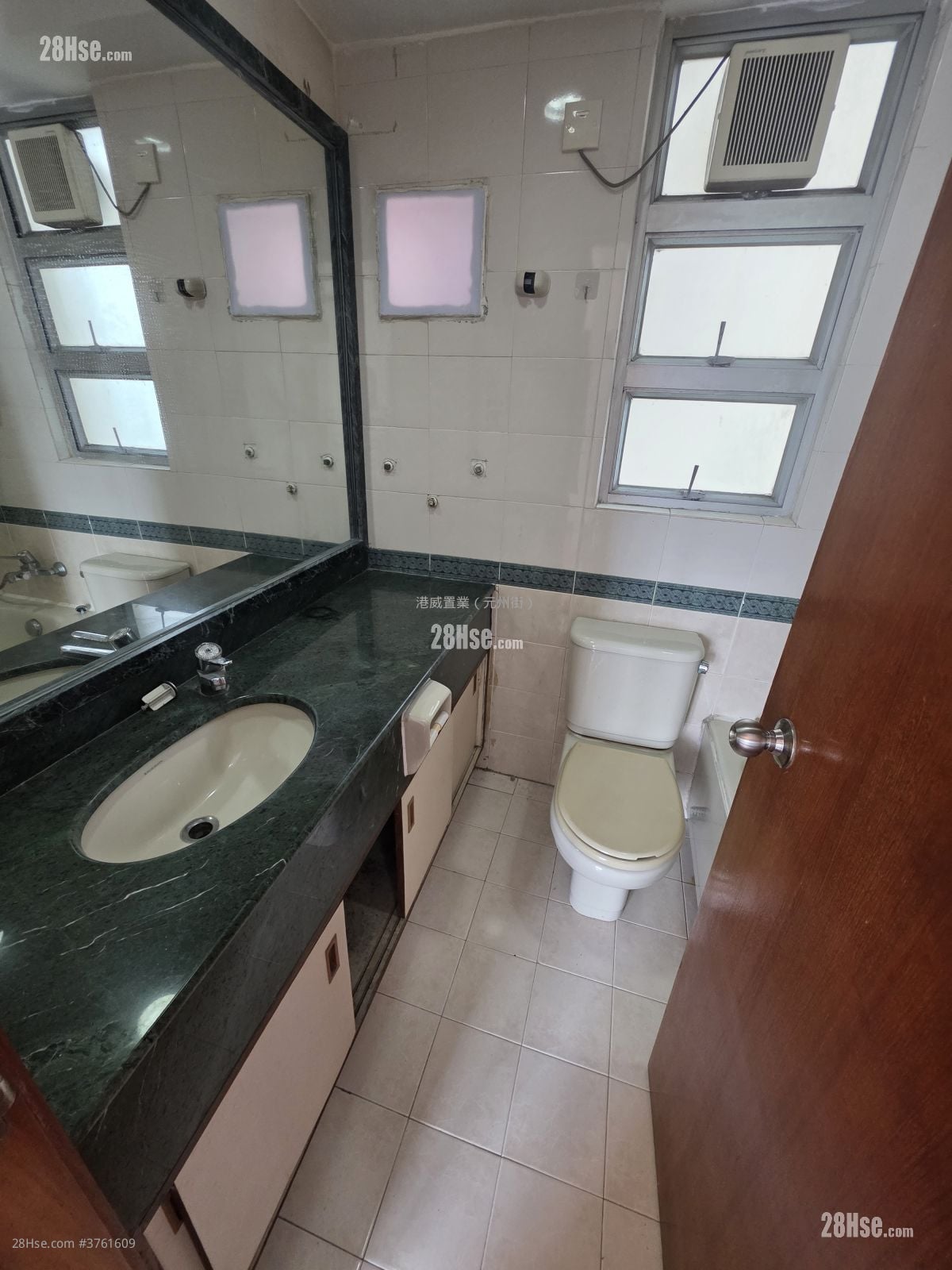 悦海华庭 售盘 3 房 , 2 浴室 527 平方尺