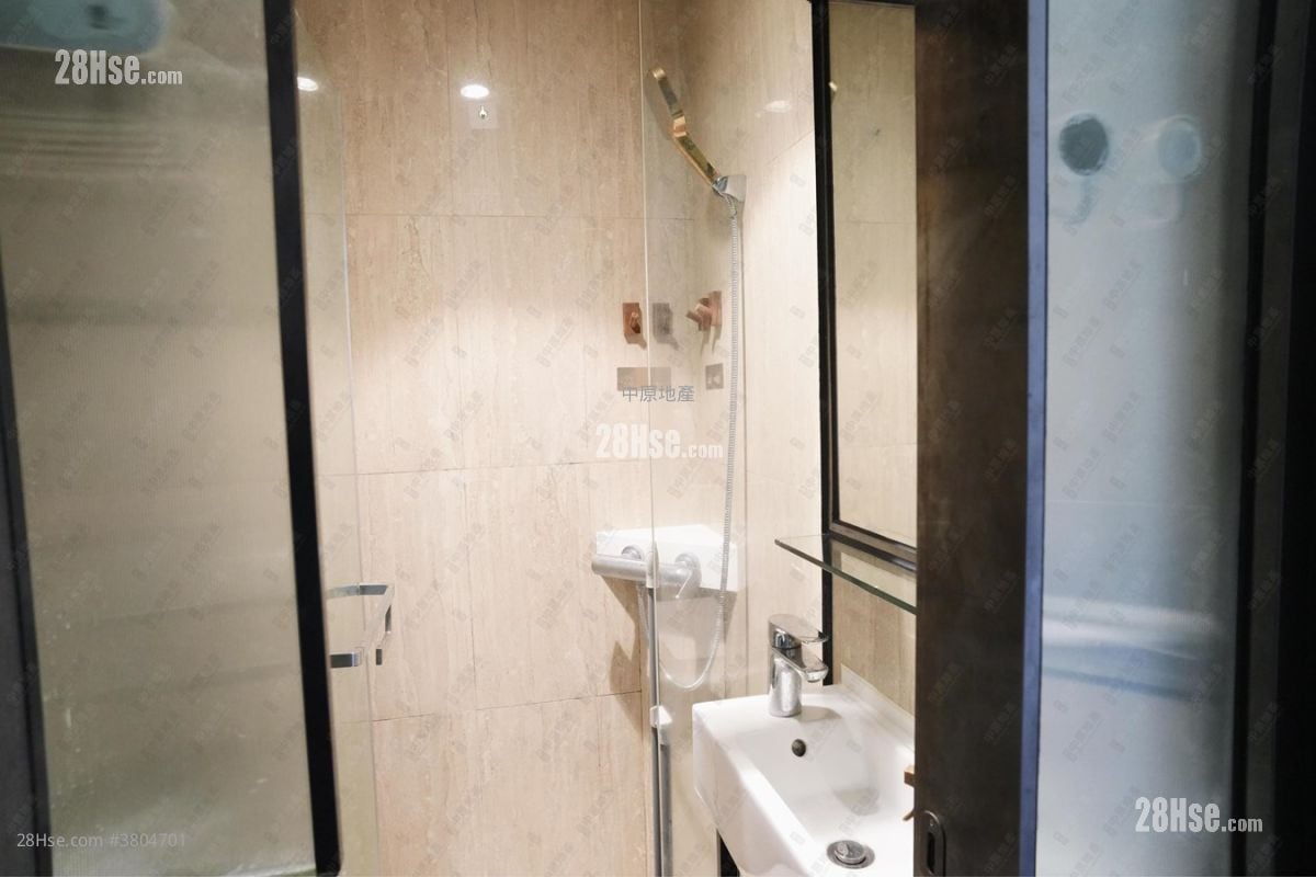 T Plus Sell Studio , 1 Bathroom 168 ft²