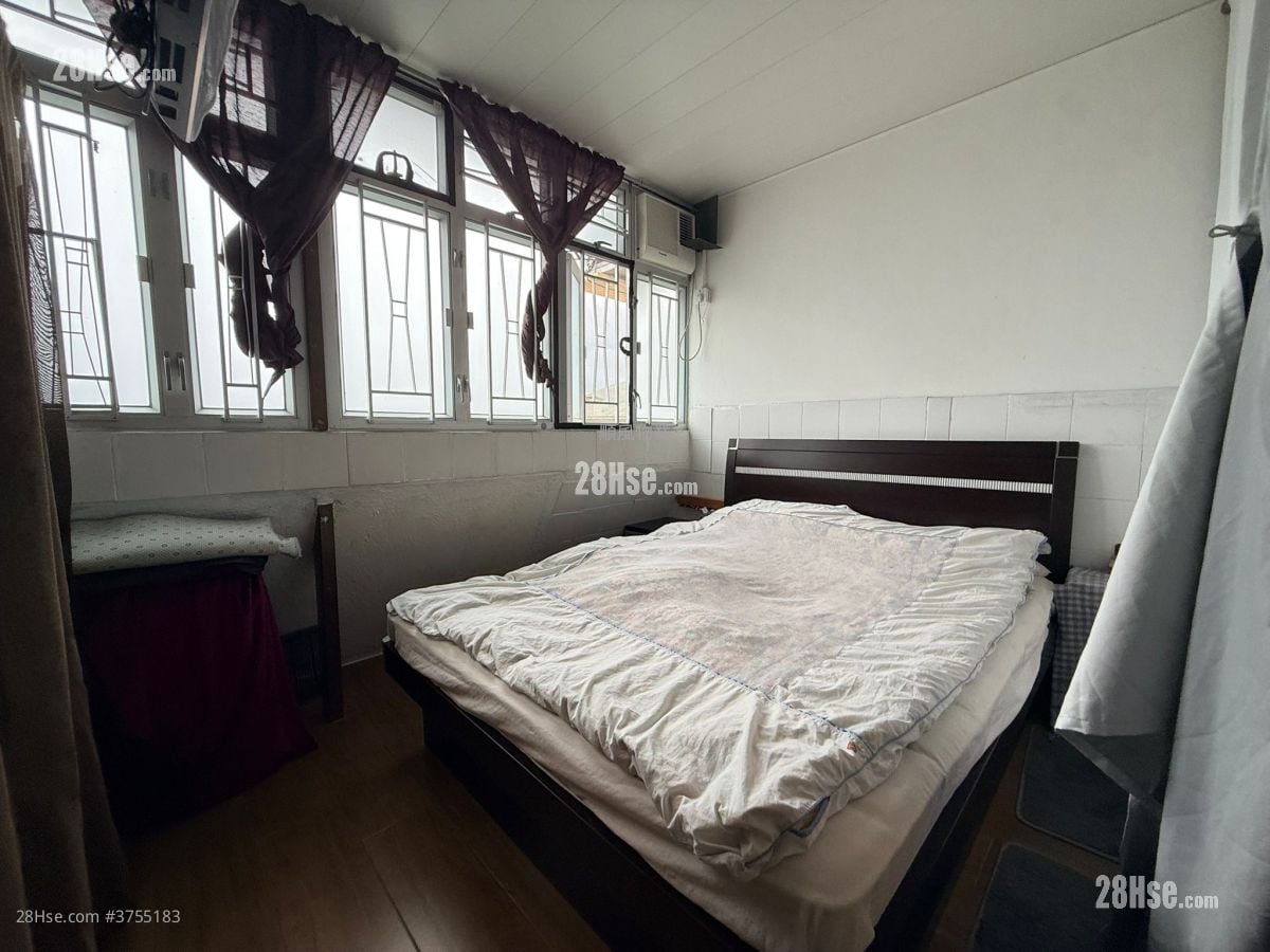 Village Sell 5+ Bedrooms , 2 Bathrooms 700 ft²