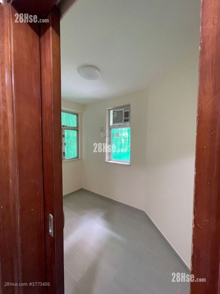 Luna Court Sell 2 Bedrooms , 1 Bathroom