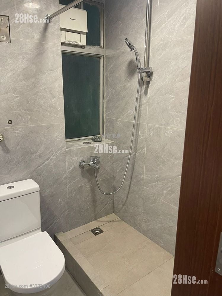 Luna Court Sell 2 Bedrooms , 1 Bathroom