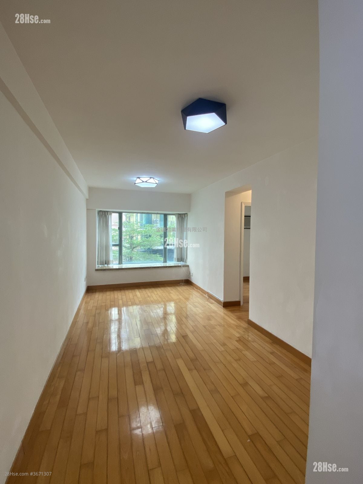 living room: Queen's Terrace Sell 2 Bedrooms , 1 Bathroom 478 ft²