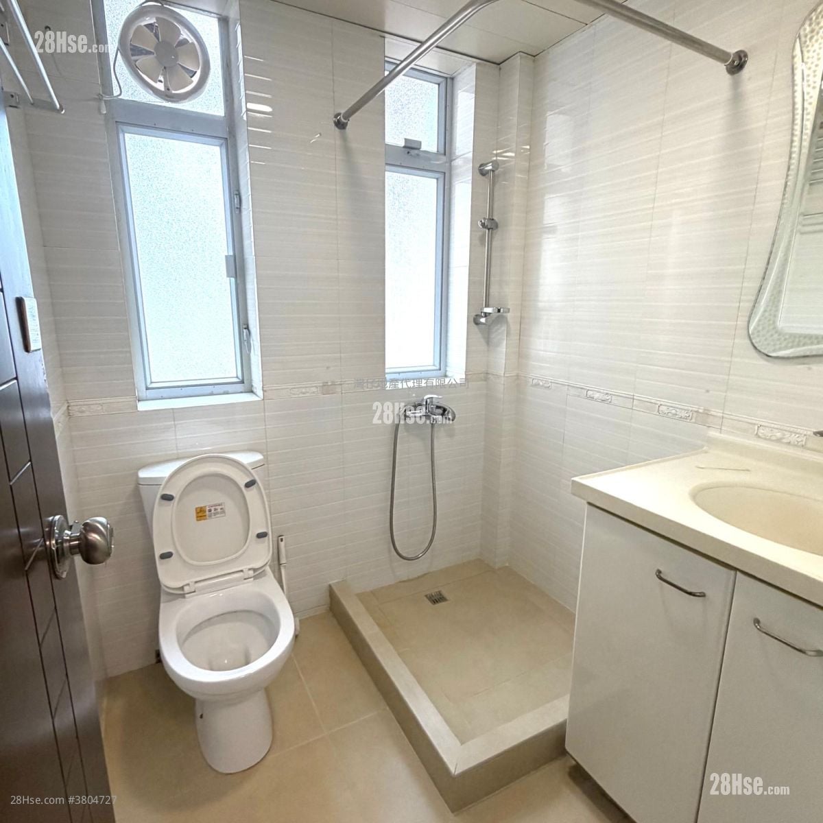 利荣大楼 租盘 3 房 , 1 浴室 543 平方尺