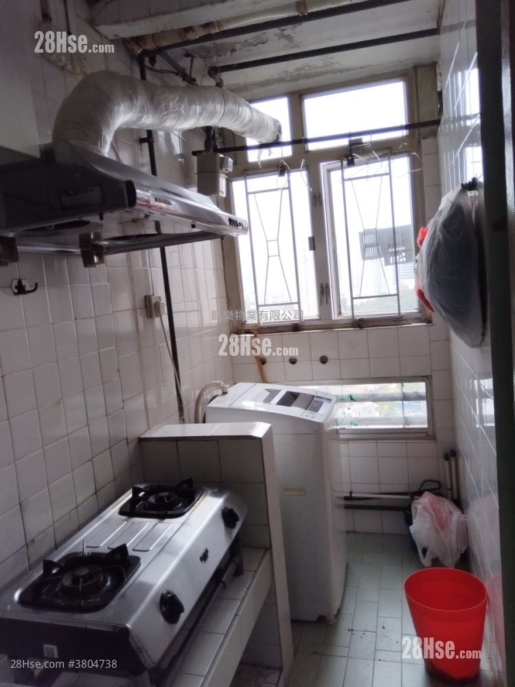 Kwong Yuen Estate Sell 3 Bedrooms , 1 Bathroom 485 ft²