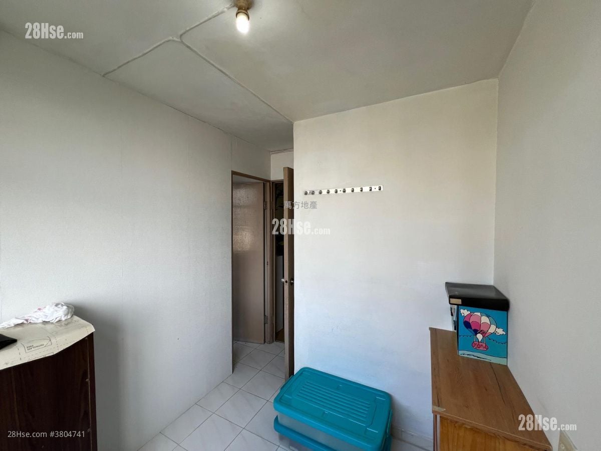 Kwong Yuen Estate Sell 3 Bedrooms , 1 Bathroom 485 ft²
