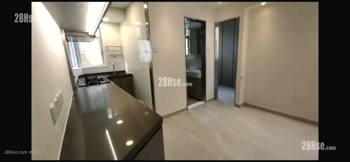 Universal Building Sell 215 ft²