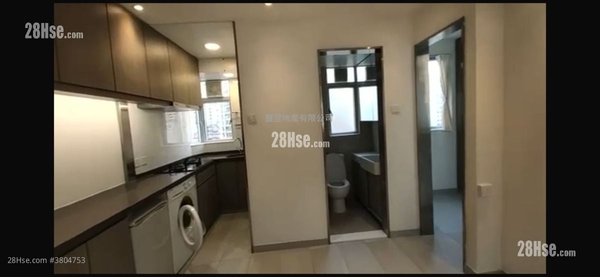 Universal Building Sell 215 ft²