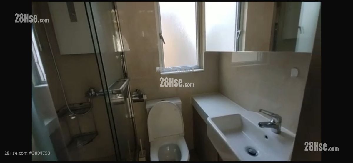 Universal Building Sell 215 ft²