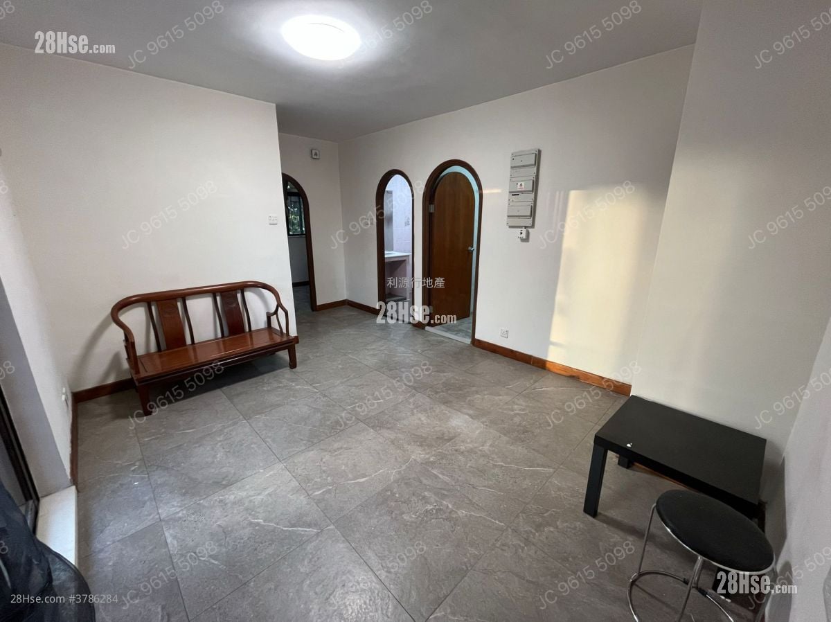 Village Rental 3 Bedrooms , 1 Bathroom 700 ft²