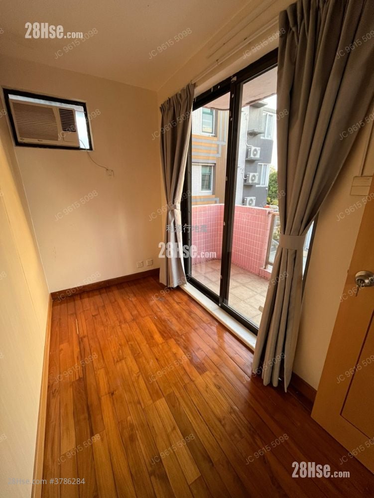 Village Rental 3 Bedrooms , 1 Bathroom 700 ft²