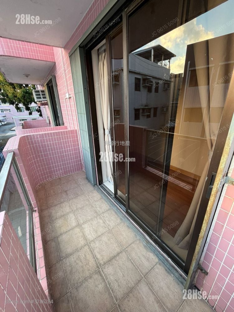 Village Rental 3 Bedrooms , 1 Bathroom 700 ft²