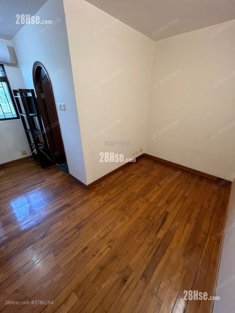 Village Rental 3 Bedrooms , 1 Bathroom 700 ft²