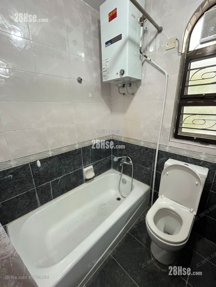 Village Rental 3 Bedrooms , 1 Bathroom 700 ft²