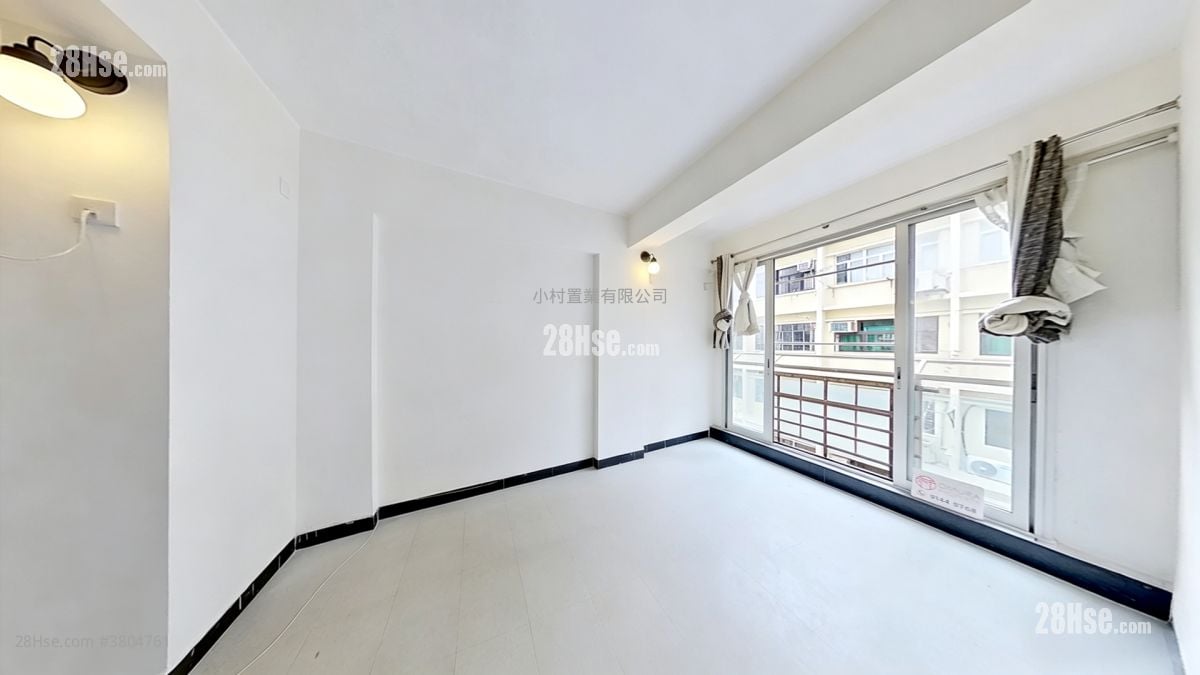 living room: 10-12 Yuen Yuen Street Rental 2 Bedrooms , 1 Bathroom 448 ft²