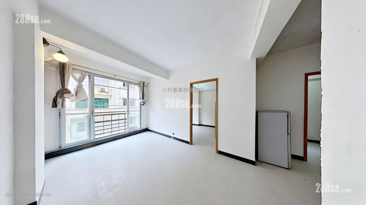 living room: 10-12 Yuen Yuen Street Rental 2 Bedrooms , 1 Bathroom 448 ft²