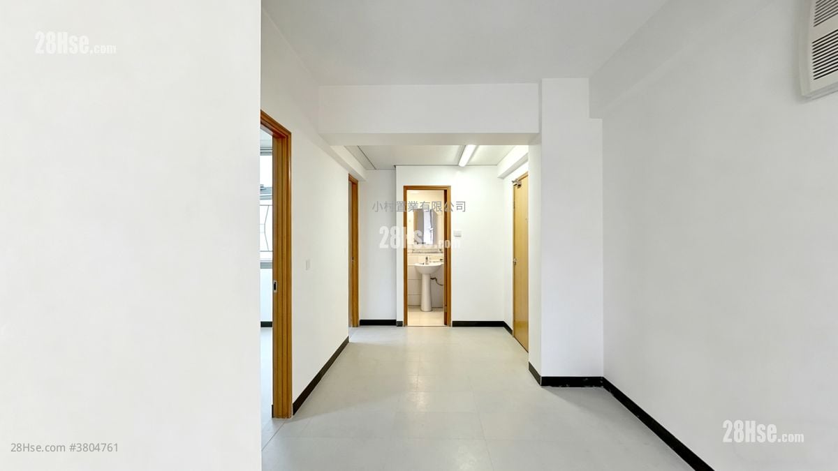 living room: 10-12 Yuen Yuen Street Rental 2 Bedrooms , 1 Bathroom 448 ft²