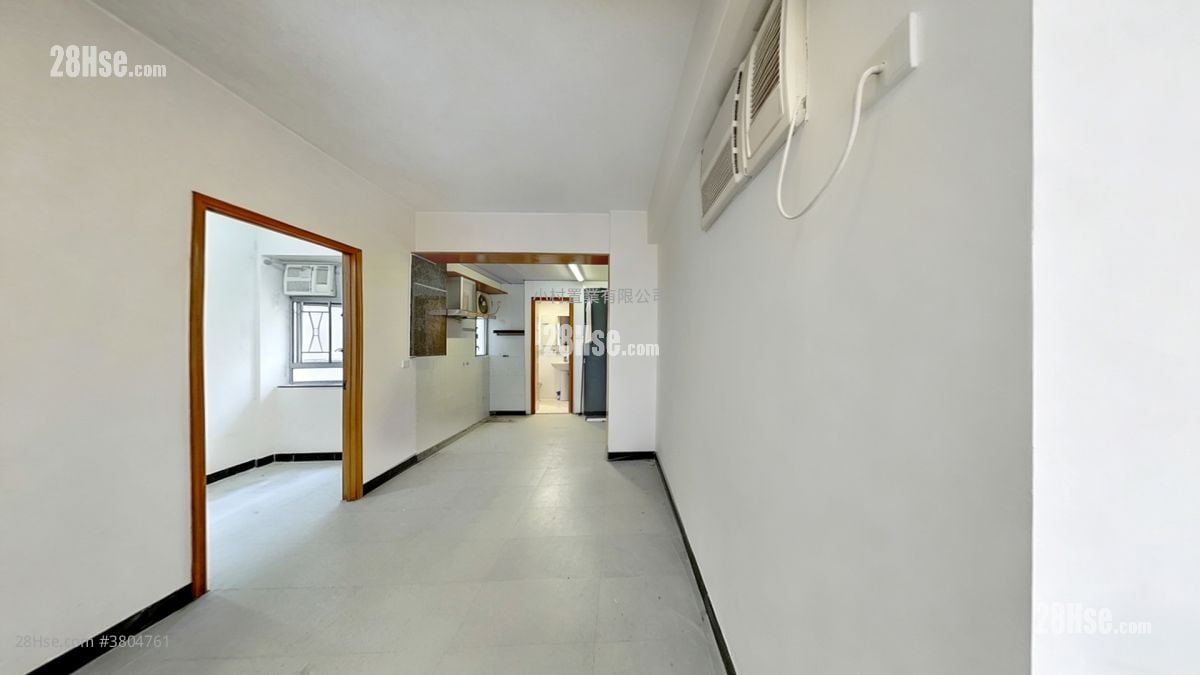 living room: 10-12 Yuen Yuen Street Rental 2 Bedrooms , 1 Bathroom 448 ft²