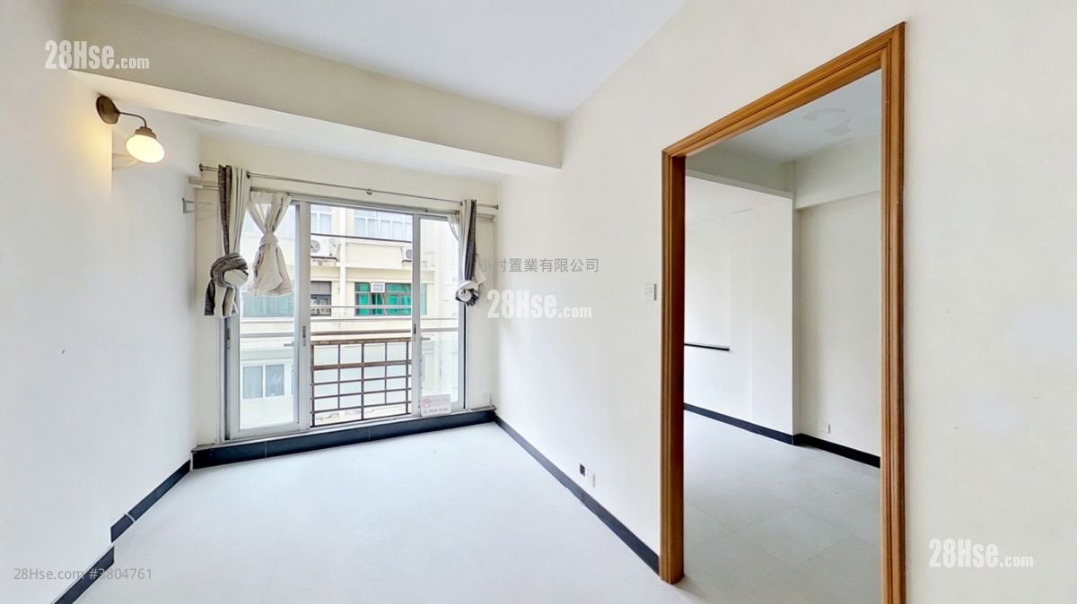 living room: 10-12 Yuen Yuen Street Rental 2 Bedrooms , 1 Bathroom 448 ft²