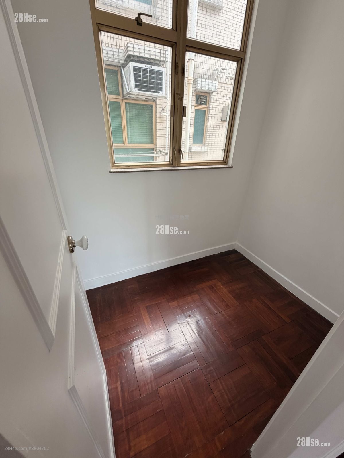 新峰花園 售盤 3 房 , 2 浴室 930 平方呎