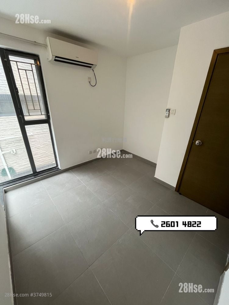 村屋 租盘 3 房 , 2 浴室 700 平方尺