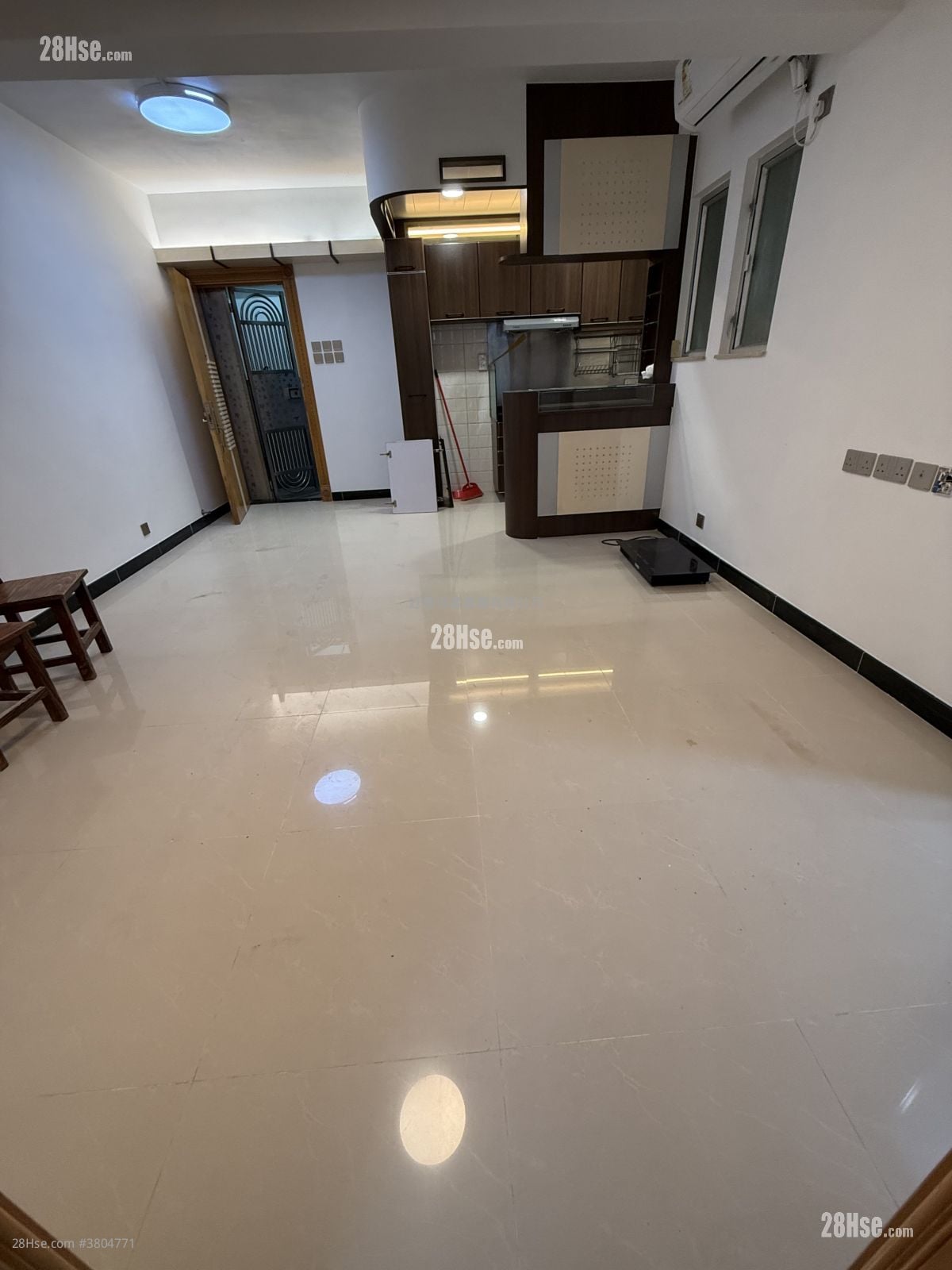 Apartment Rental 527 ft²