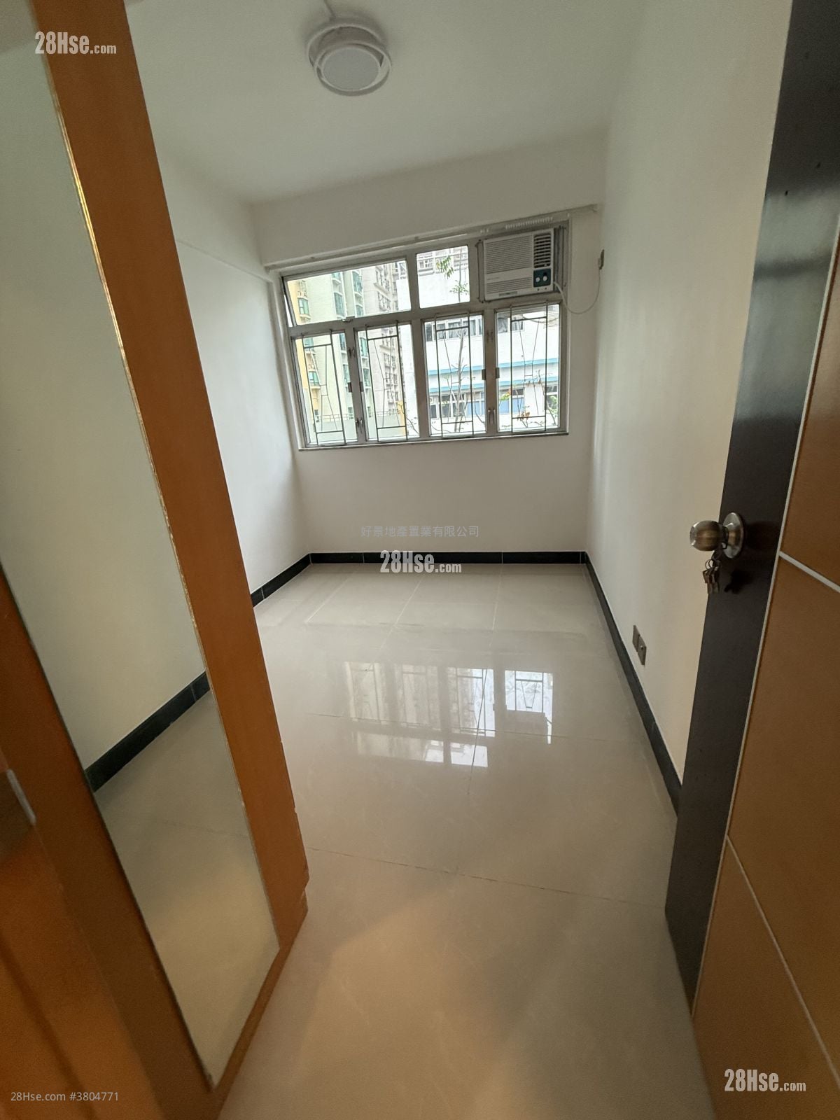 Apartment Rental 527 ft²