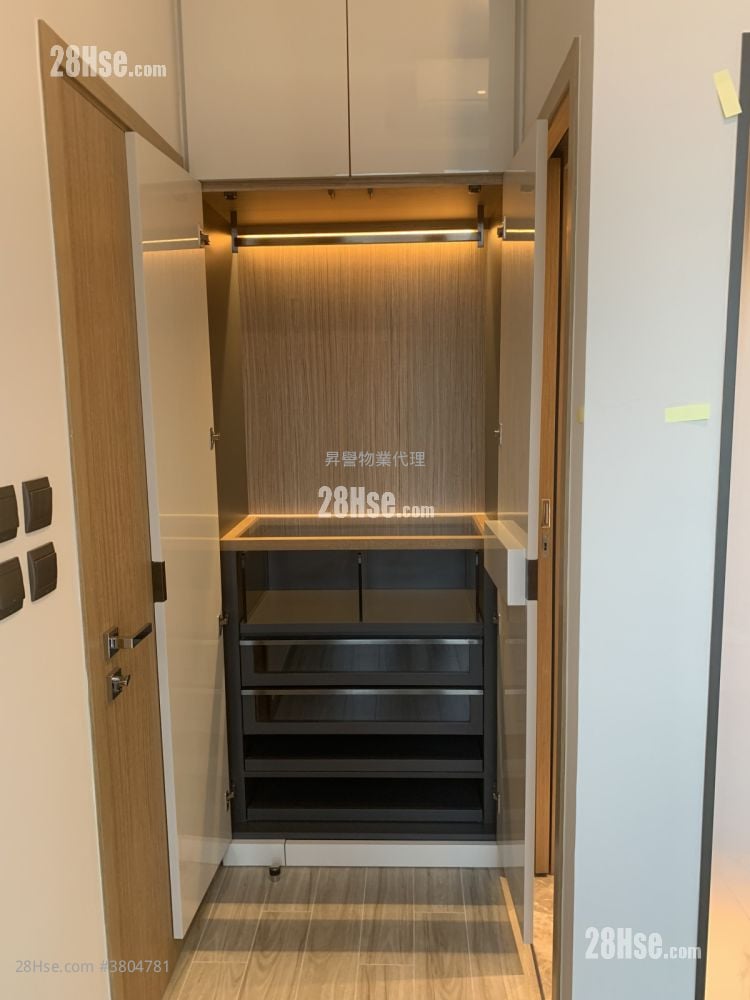 The Vantage Rental 1 Bedroom 270 ft²