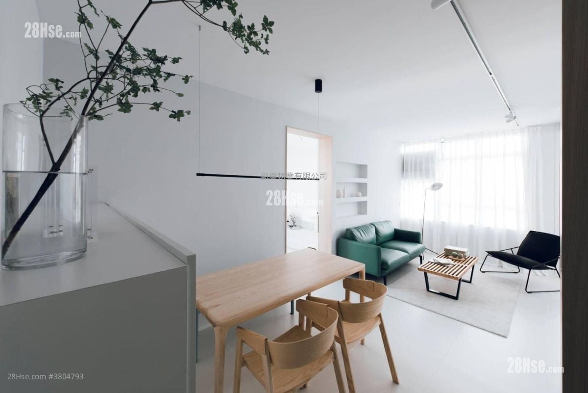 Kwun Tak Court Sell 2 Bedrooms , 2 Bathrooms 563 ft²