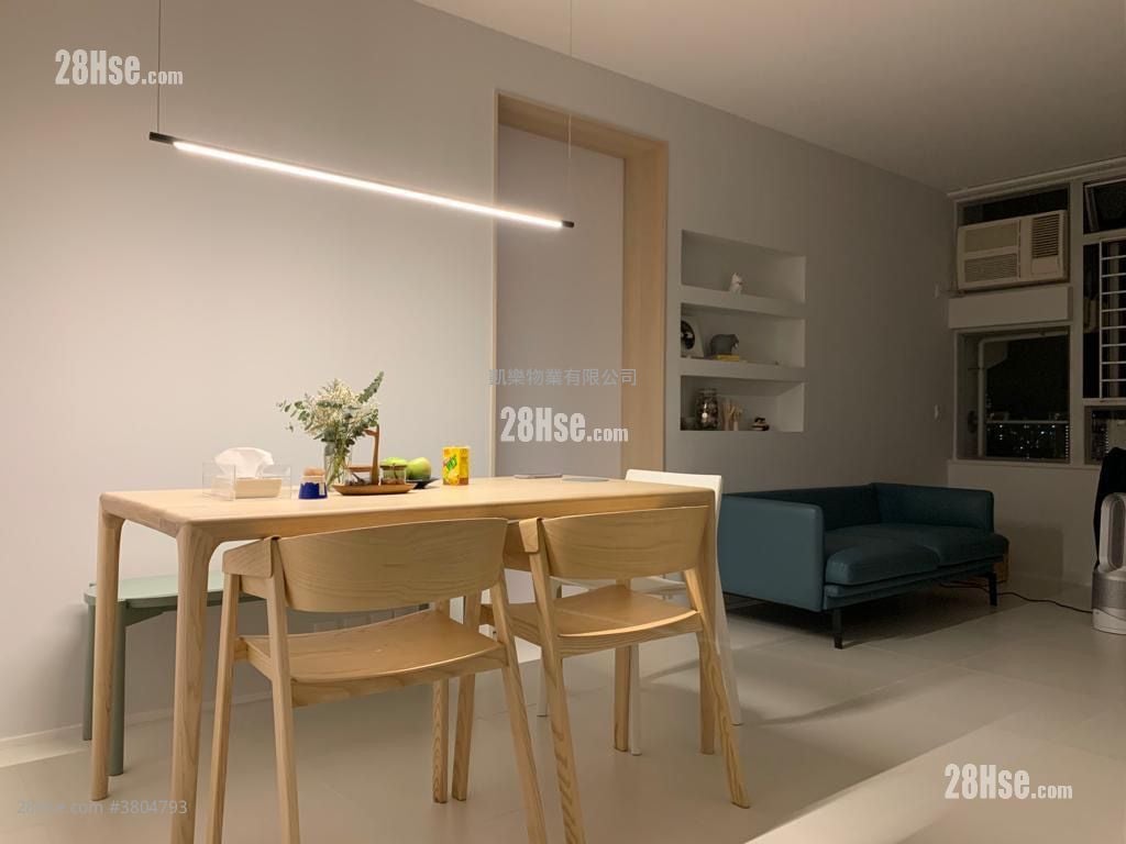 Kwun Tak Court Sell 2 Bedrooms , 2 Bathrooms 563 ft²