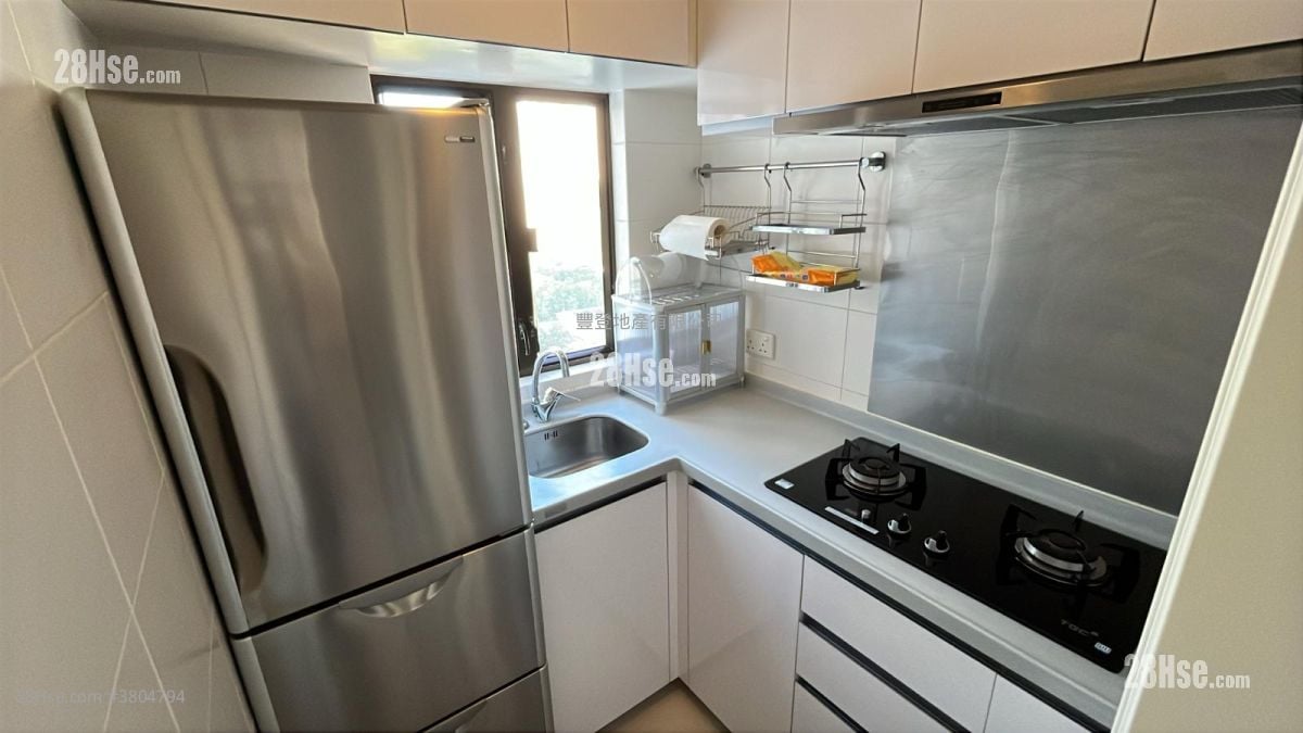 Jumbo Court Rental 401 ft²